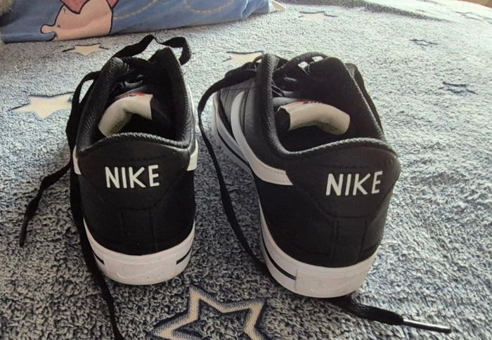 Basket Nike cuir 36 neuf - photo numéro 3