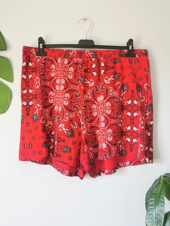 Short rouge à imprimé bandana Asos Design Taille 44