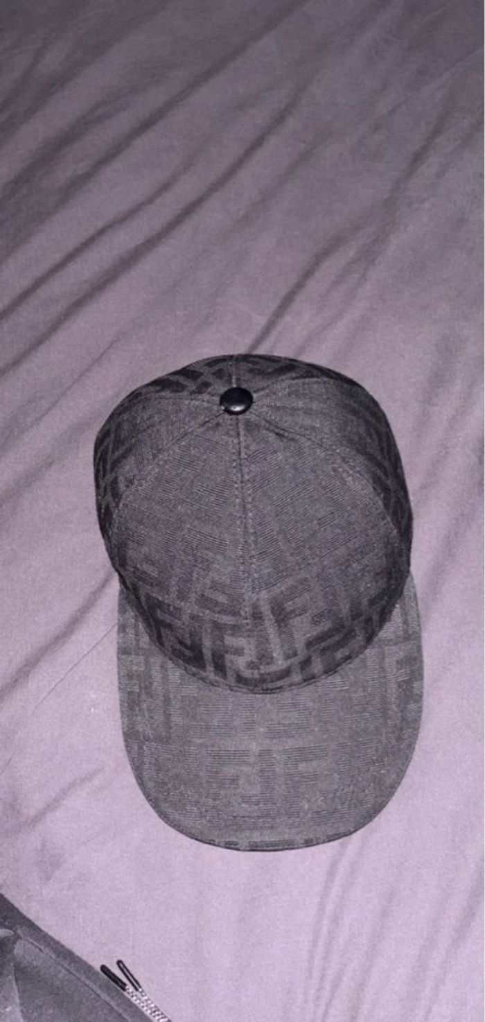 Casquette fendi - photo numéro 2
