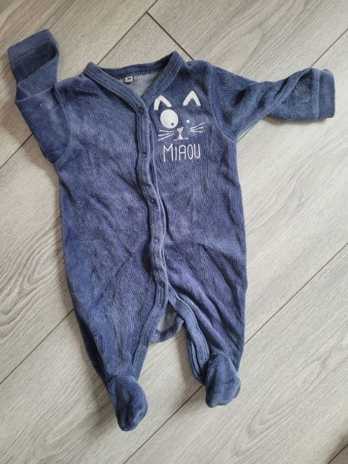 Lot de 4 pyjamas taille 1/3 mois