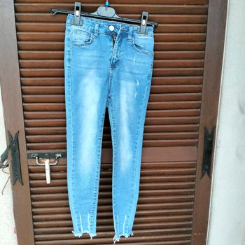 Vends 2 jeans fille slim, taille 8 ans