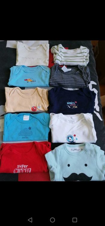 Lot 10 bodies 3 mois