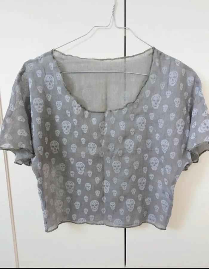 Crop top gris motif tête de mort taille S 36