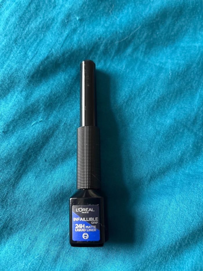 eyeliner signature mat neuf