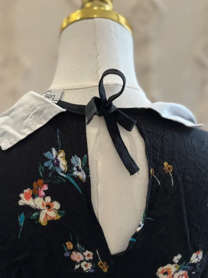 Blouse noire à fleurs col Claudine blanc – Les Poupées - photo numéro 6