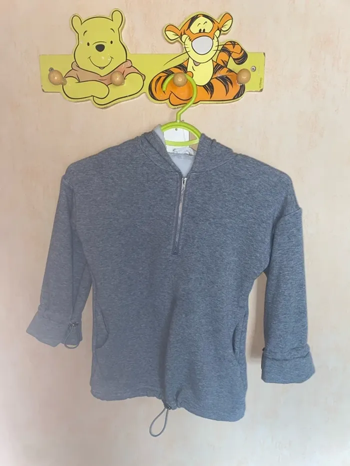 Pull gris fourré à l’intérieur