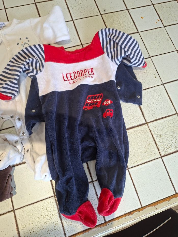 Pyjamas 6 mois lot de 5 + 1 haut - photo numéro 2