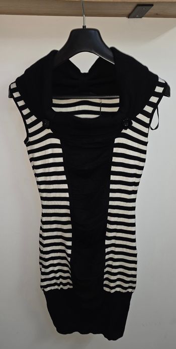 Robe mi-longue noire/bl1nche moulante XS