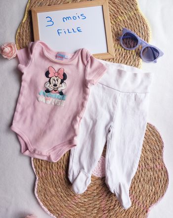 1 body et 1 pantalon fille 👧 3 mois