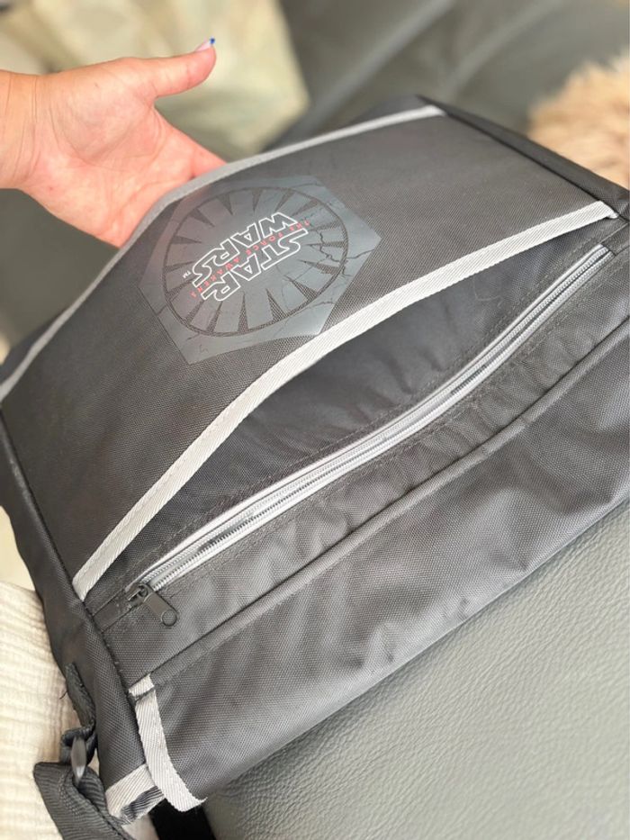 Cartable Star Wars porte en bandoulière réglable - plusieurs poches - en très bon état - photo numéro 9