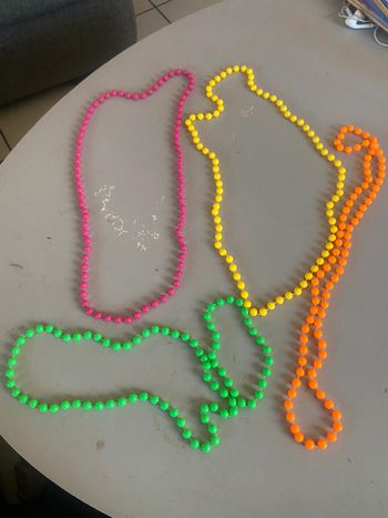 Lot de 4 colliers de perle flashy
