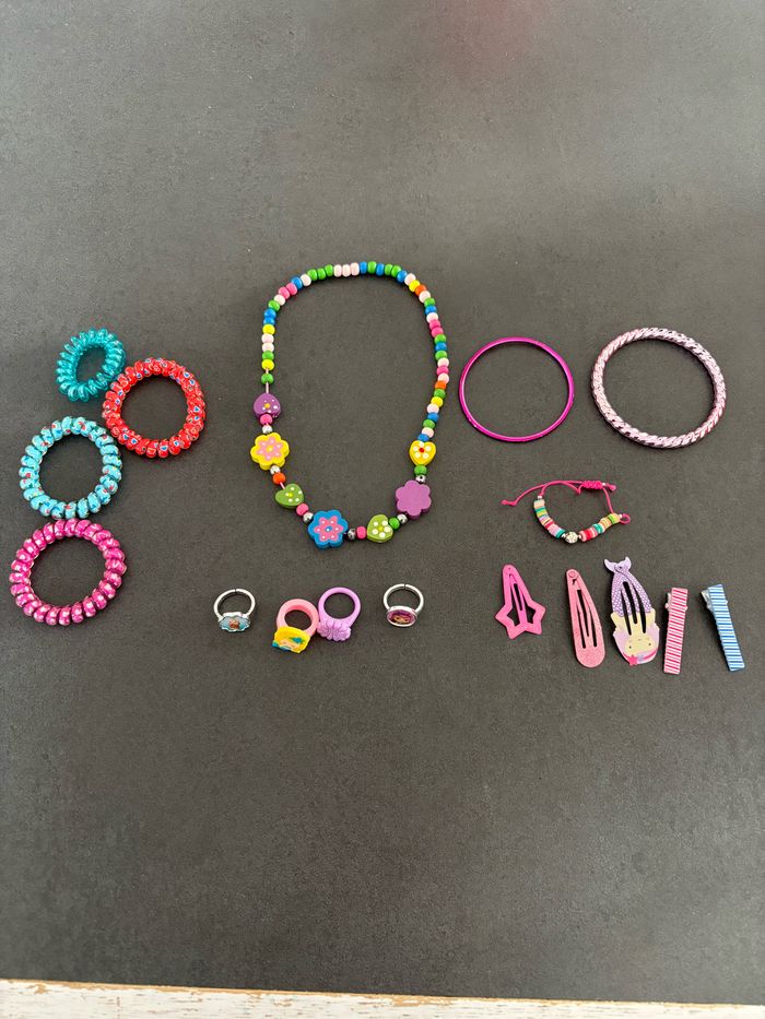 Lot bijoux enfants