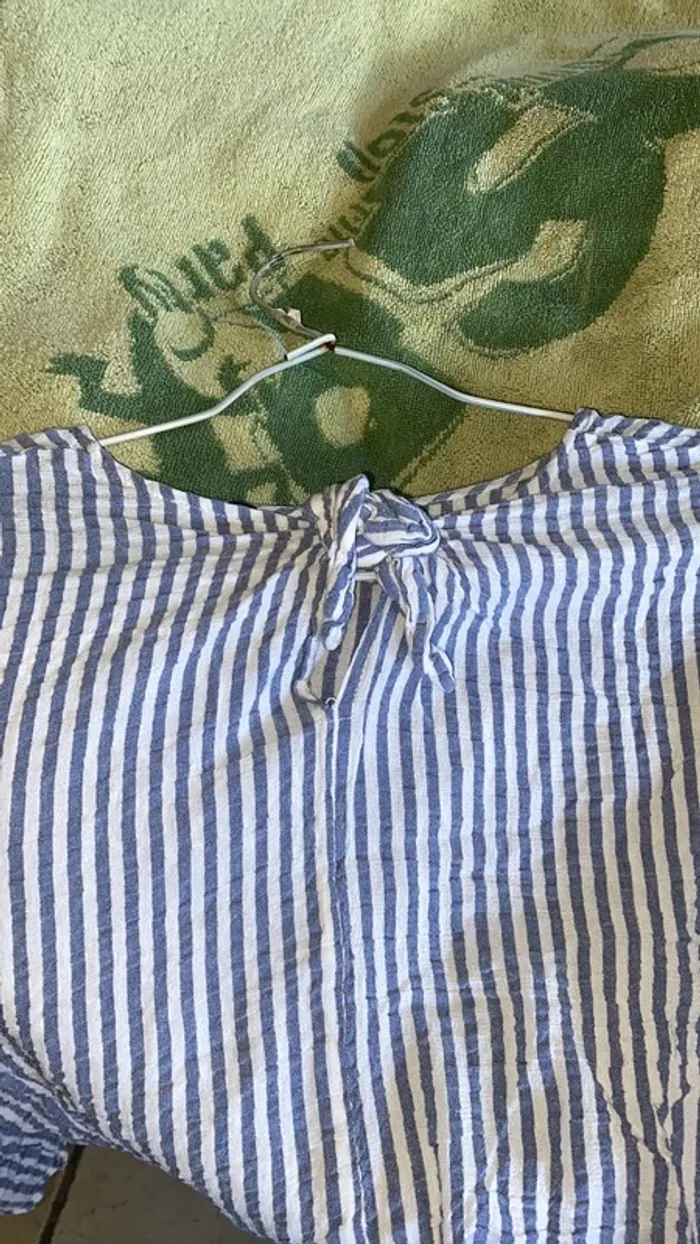 Blouse Bershka taille S - photo numéro 3