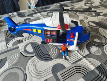 Hélicoptère sonore et lumineux