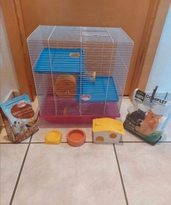 Cage pour hamster avec accessoires