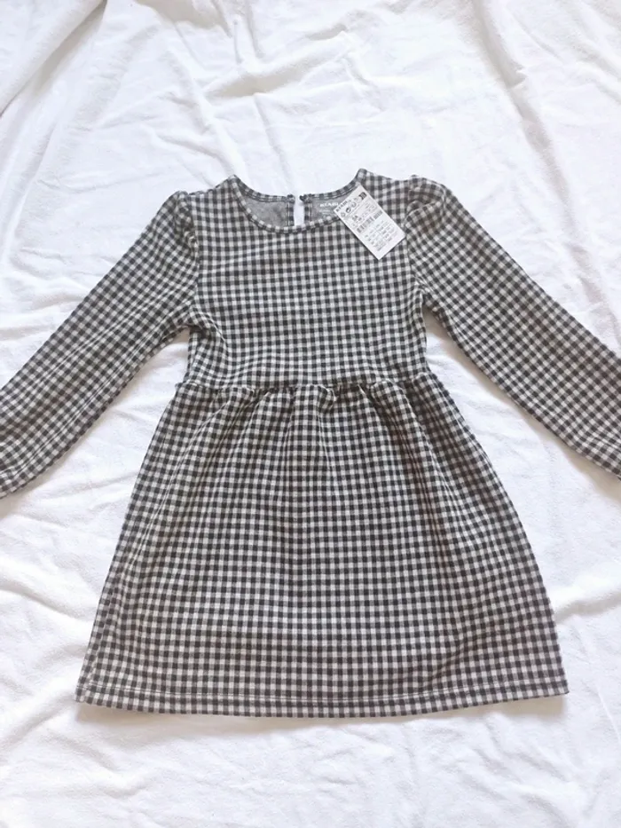 Robe Taille 5 ans Neuve
