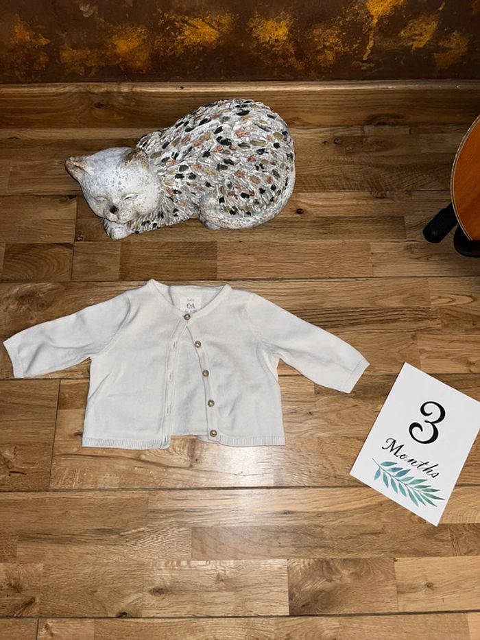 Petit gilet blanc cassé c&a très bon état 2-3mois/62cm