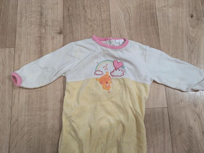 Pyjama/Grenouillère velours jaune 18 Mois - photo numéro 2