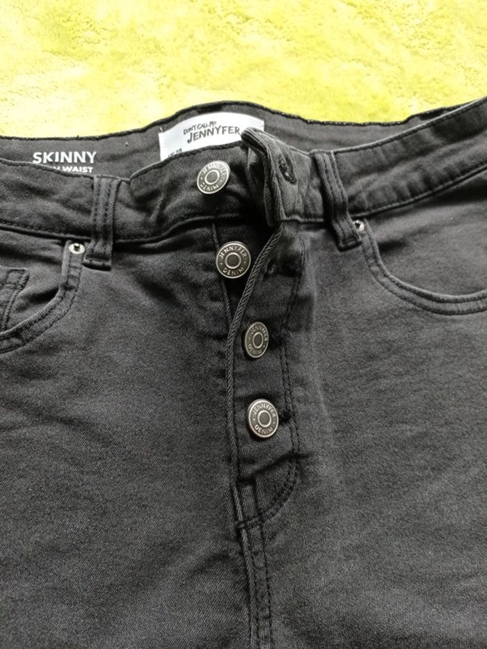 Short en jean noir taille 38 - photo numéro 2