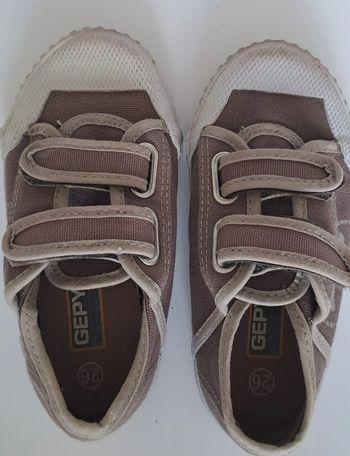 Baskets en toile pointure 26