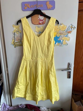 Robe jaune, taille 36, marque Camaieu.