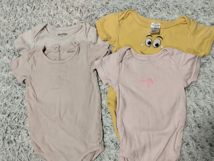 Lot de 4 bodies manches courtes 18 mois