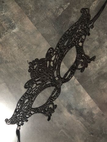 Masque loup dentelle noire neuf