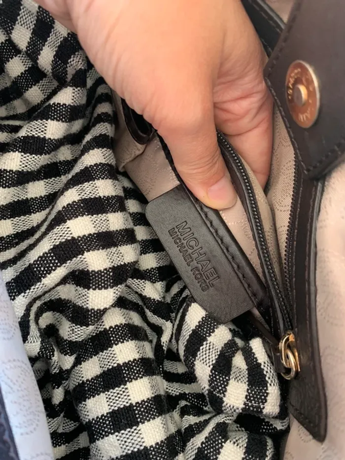 Sac Mickael Kors monogramme - photo numéro 17