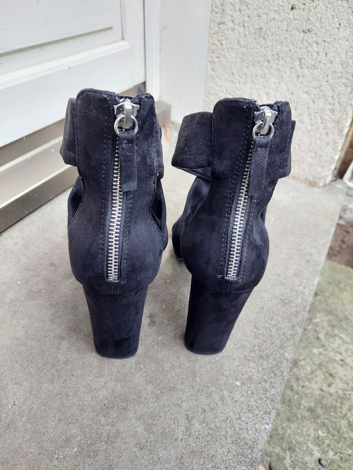 Talon sandales matière effet daim suédine couleur noir Zara - photo numéro 3