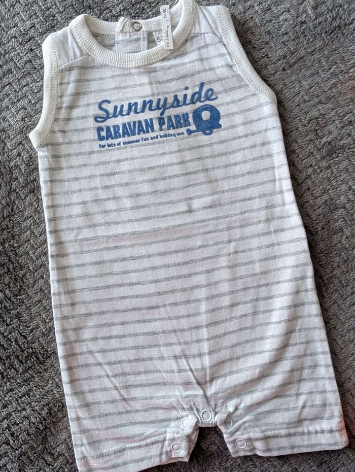 NEUF, lot combishort + pyjama Tigrou 0 mois/50 cm/naissance - photo numéro 2