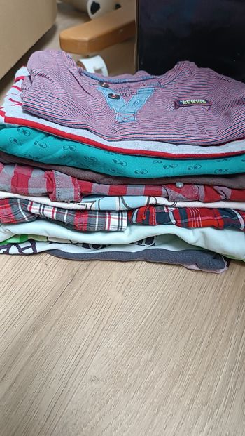 12 tee shirt manches longues, dont 2 chemises 