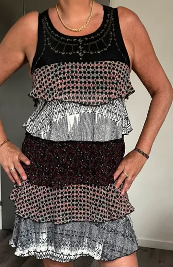 Jolie robe été lmv à volants taille 36-38 beg teille haut