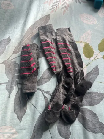 Chaussette de ski 37-38 état neuf gris et rose