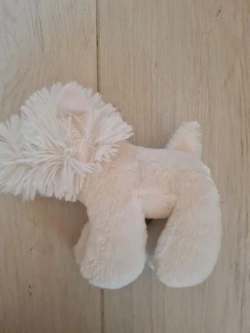 Peluche chien blanc