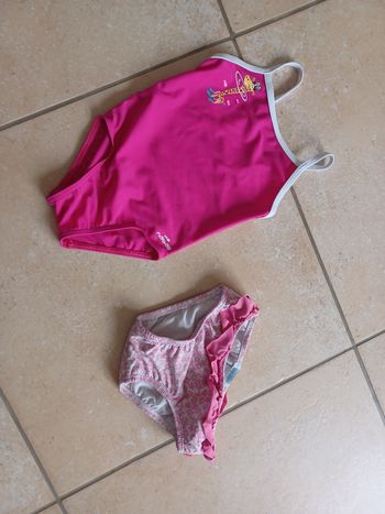 Lot 2 maillots de bain fille 24 mois