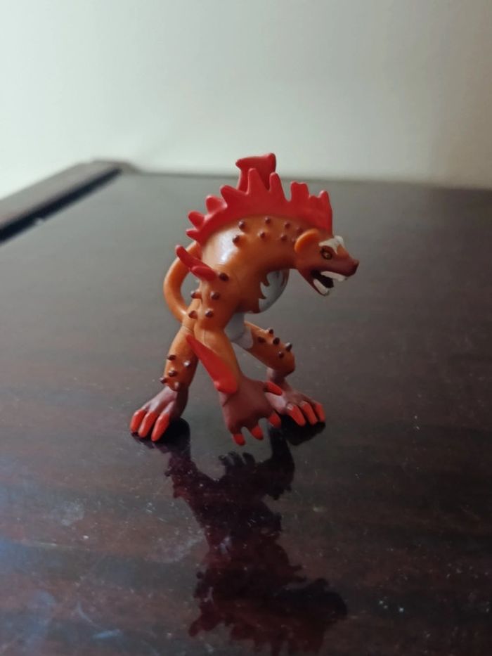 Figurine Invizimals Ha Ha Yena - photo numéro 2