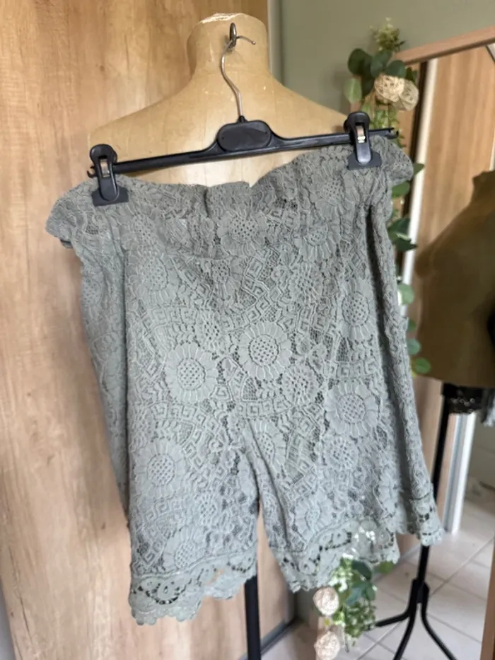Magnifique short taille haute dentelle et doublée avec étoile femme - photo numéro 3