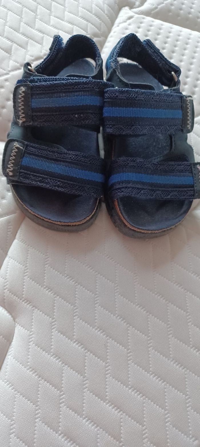 Très belles paires de sandales bébé garçon Pointure 23 - photo numéro 4