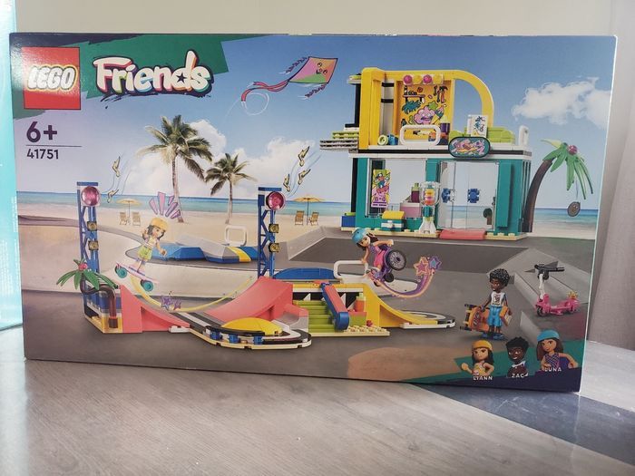 LEGO 41751 Friends - Le Skatepark. - photo numéro 1