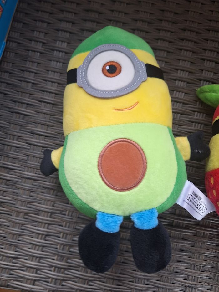 Lot peluches (Ane shrek , 2 peluches minion et 1 fraise) - photo numéro 7