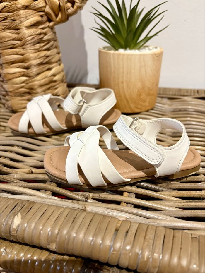 Sandales / nu pieds bébé fille pointure 23 - photo numéro 4