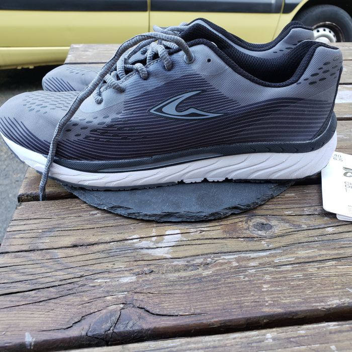 Tennis grises - photo numéro 4