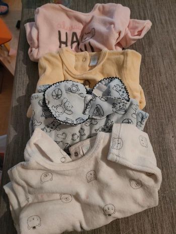 Lot 4  pyjamas de naissance