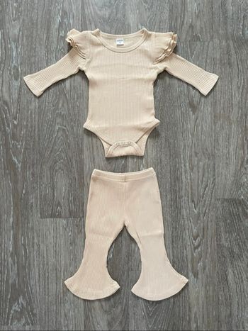 Ensemble beige taille 3 mois
