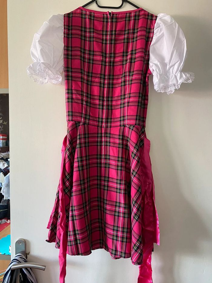 Dirndl Orlon Taille 38 - photo numéro 2