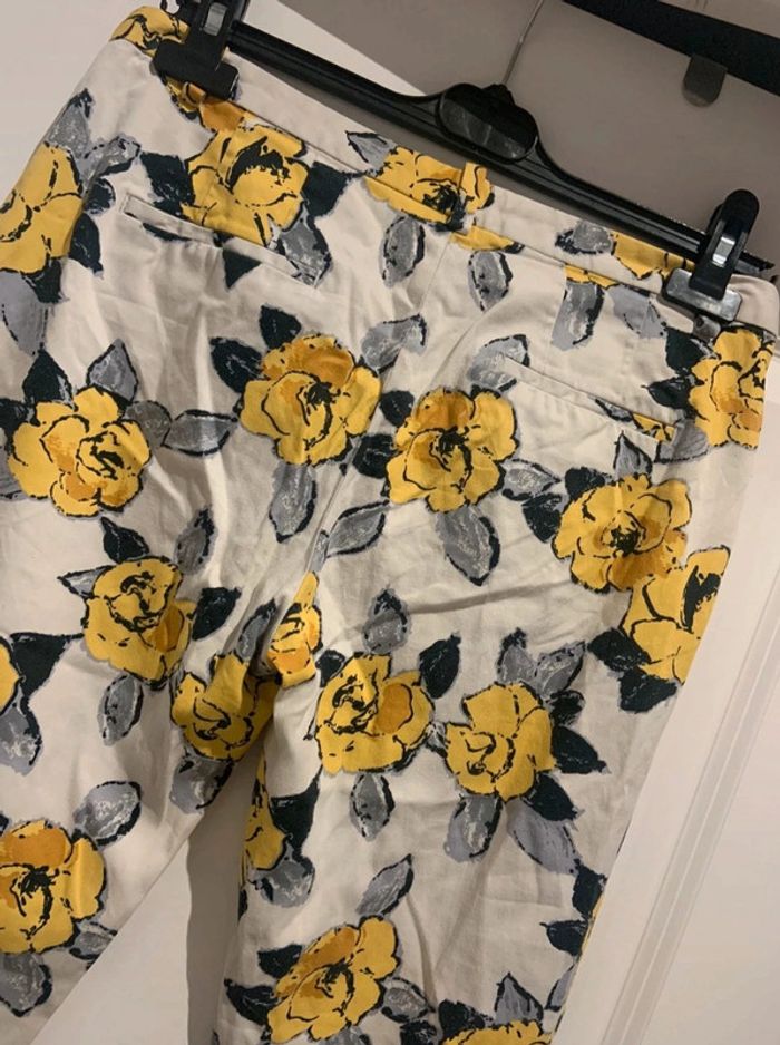 🔝 Pantalon chino blanc Zara Basic imprimé fleuri jaune et noir taille M 38 en coton et elasthane - photo numéro 4