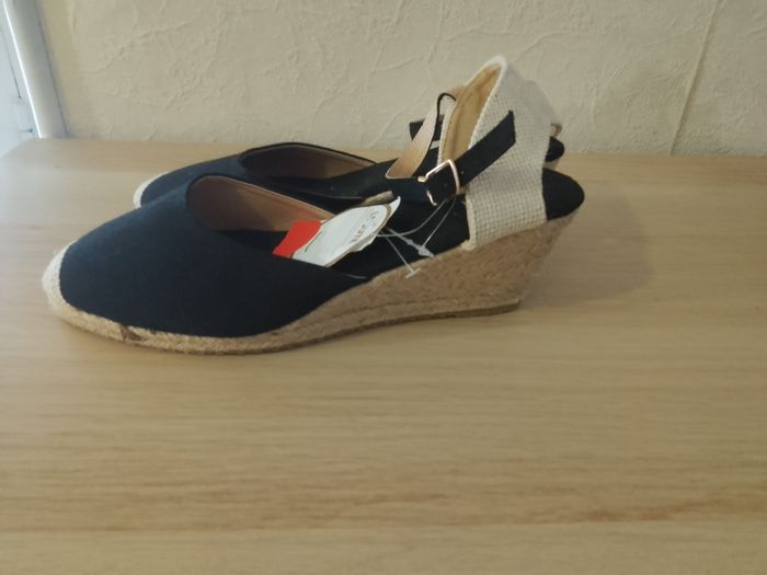 Chaussures noir compensés neuves - photo numéro 2