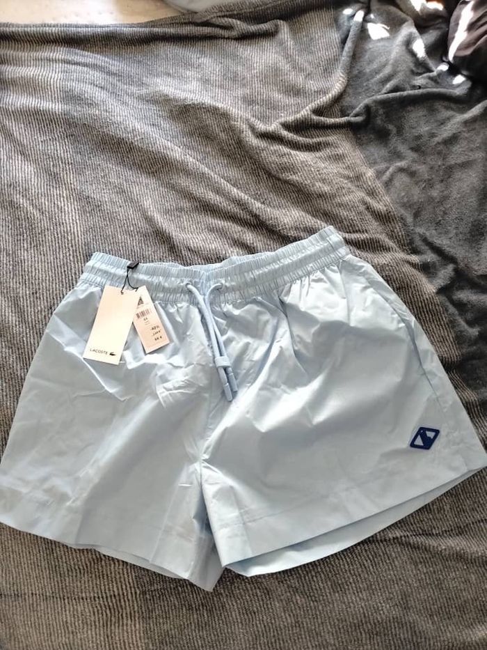 Short bleu ciel neuf