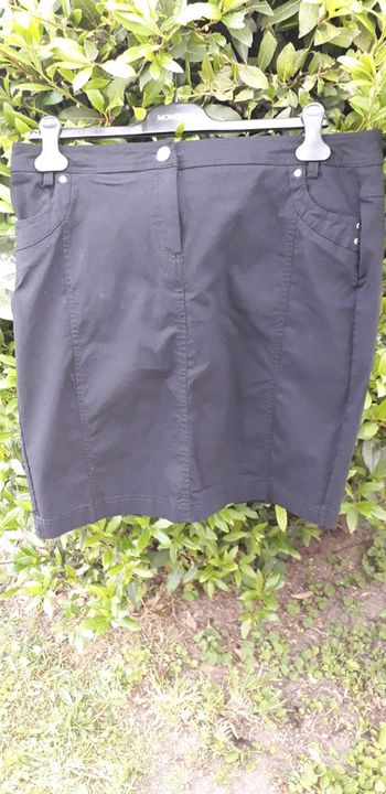 Jupe noir en elasthanne taille 46/48