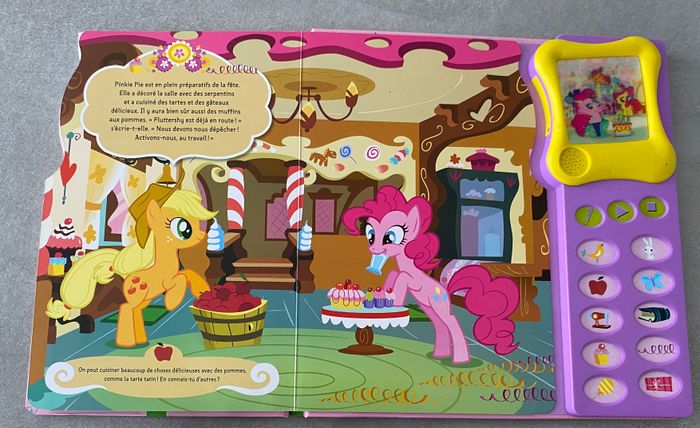 Lot Jouet fille château + livre sonore My little pony + figurines - photo numéro 2